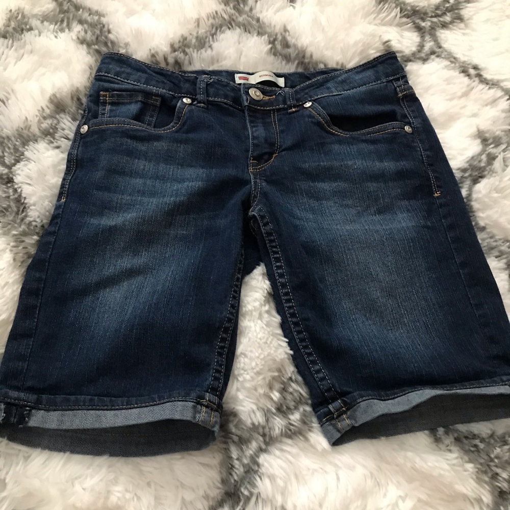 💙Levi’s Bermuda Shorts💙 - Picture 4 of 5
